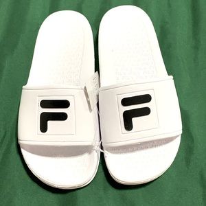 🔥NWT FILA white slippers